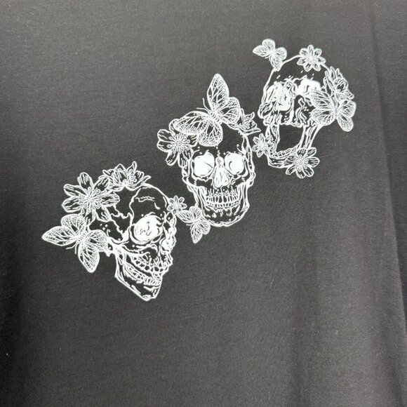 SHEIN Curve Woman’s Black White Skull Graphic Tshirt Size 4XL - Picture 2 of 5